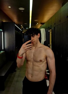 Leo Gold Xxl - Male escort in Vienna Photo 4 of 6