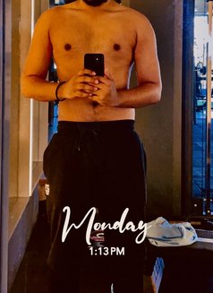 Leo - Male escort in Bangalore Photo 1 of 4