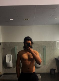 Leo - Male escort in Bangalore Photo 3 of 4