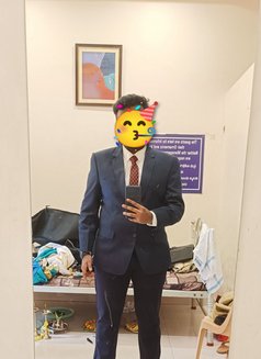 Leo - Male escort in Bangalore Photo 3 of 3