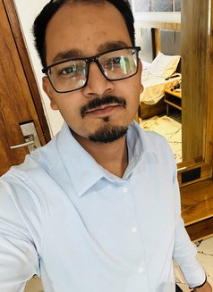 Leo - Male escort in Mumbai Photo 3 of 4