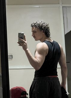 Leo - Male escort in New Delhi Photo 3 of 5