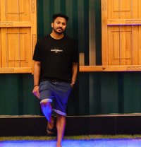Leo - Male escort in Ras al-Khaimah