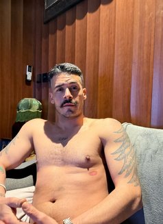 Leo - Acompañantes masculino in Riyadh Photo 1 of 3