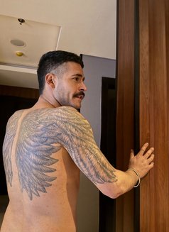 Leo - Acompañantes masculino in Riyadh Photo 2 of 3