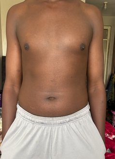 Leo - Male escort in Nairobi Photo 2 of 2