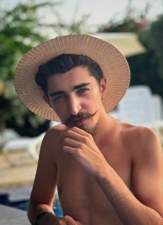 Leo - Male escort in Beirut Photo 3 of 3
