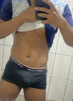 Ty, Male Escort for Ladies - Acompañantes masculino in Dubai Photo 3 of 4