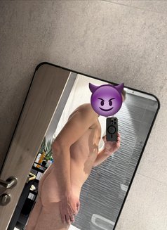 Leo - Male escort in Dubai Photo 2 of 3