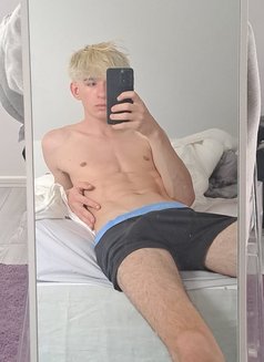 Leo - Acompañantes masculino in Dubai Photo 1 of 1