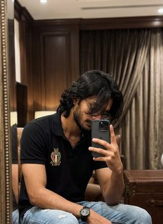 Leo - Male escort in Colombo Photo 1 of 2