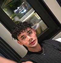 Leo - Transsexual escort in Abu Dhabi