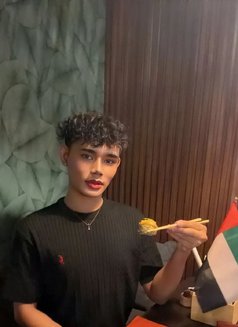 Leo - Transsexual escort in Abu Dhabi Photo 2 of 5
