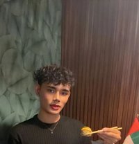 Leo - Transsexual escort in Abu Dhabi