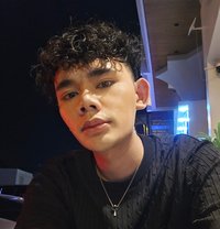 Leo - Transsexual escort in Abu Dhabi