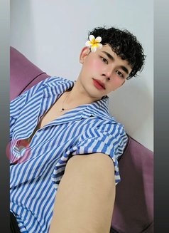 Leo - Transsexual escort in Abu Dhabi Photo 4 of 5