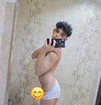 Leo - Transsexual escort in Al Ain