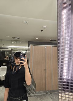 Leo - Transsexual escort in Bangkok Photo 5 of 6