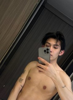 Leo - Male escort in Bangkok Photo 1 of 7