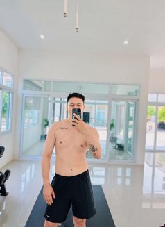 Leo - Acompañantes masculino in Doha Photo 5 of 5