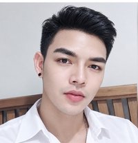 Leo - Male escort in Dubai