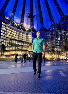 Leo - Acompañantes masculino in Berlin Photo 1 of 5