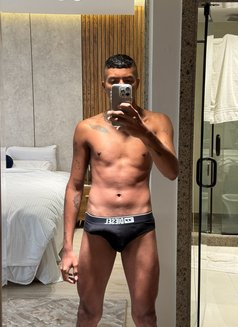 Leocasbo - Acompañantes masculino in Dubai Photo 10 of 10