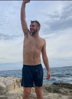 Leon De Nuit - Male escort in Singapore Photo 1 of 2