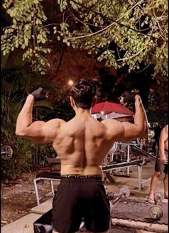 Leon - Acompañantes masculino in Bangkok Photo 2 of 4