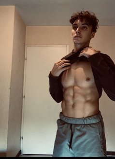 Leon - Acompañantes masculino in Taipei Photo 1 of 5