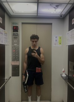 Leon - Acompañantes masculino in Taipei Photo 3 of 5