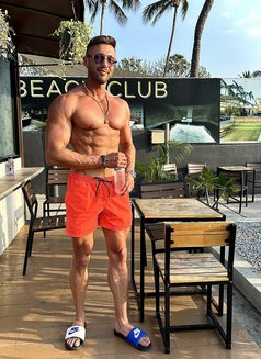 Leon - Male escort in Bangkok Photo 10 of 12