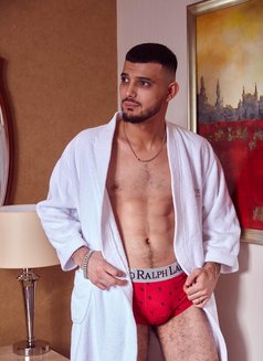 Leon_topman - Male escort in İstanbul Photo 1 of 6