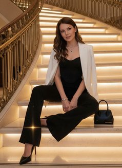 Leona - escort in Singapore Photo 5 of 5