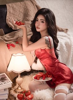 Leona - escort in Guangzhou Photo 10 of 15