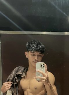 Leonardo Putra - Male companion in Bali Photo 2 of 6