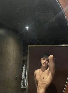 Leonardo Putra - Male companion in Bali Photo 5 of 6