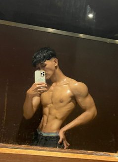 Leonardo Putra - Male companion in Bali Photo 4 of 8