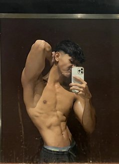 Leonardo Putra - Male companion in Bali Photo 5 of 8