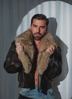 Leonardo - Male escort in Thessaloniki Photo 6 of 10