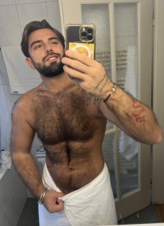 Leonardo - Male escort in Thessaloniki Photo 7 of 10