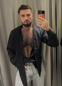 Leonardo - Male escort in Thessaloniki Photo 9 of 10