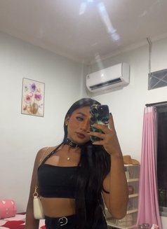 Leoni - Transsexual escort in Bali Photo 1 of 10