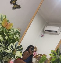 Leoni - Transsexual escort in Bali