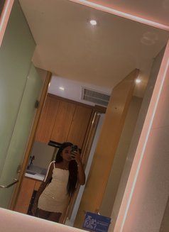 Leoni - Transsexual escort in Bali Photo 10 of 10