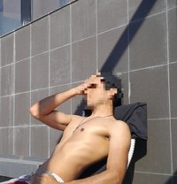 Leonidas - masseur in Melbourne