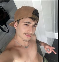 Leontwunk - Male escort in Dubai Photo 1 of 7
