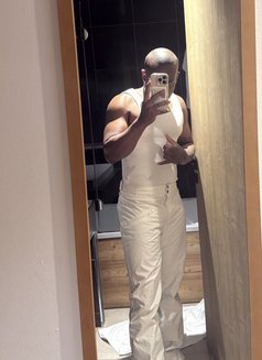 Leoo for men/ woman and couples - Acompañantes masculino in Dubai Photo 9 of 18