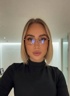 Lera - escort in Dubai Photo 3 of 5