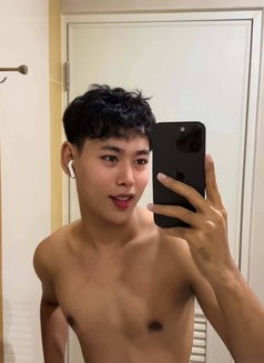 Lester - Male escort in Bangkok Photo 2 of 6
